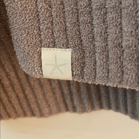 Barefoot Dreams CozyChic Ultra Light Ribbed Zip Up
Poncho XXS/XS Tan New - Picture 7 of 12